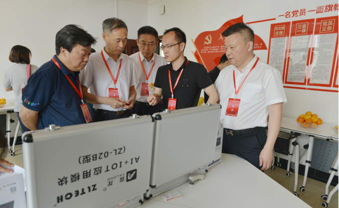 “智能制造職業(yè)教育人才培養(yǎng)論壇暨電子信息專(zhuān)業(yè)建設(shè)研討會(huì)”圓滿召開(kāi)！智龍科技作主旨報(bào)告：《智能化時(shí)代中職電子信息類(lèi)專(zhuān)業(yè)建設(shè)探討》